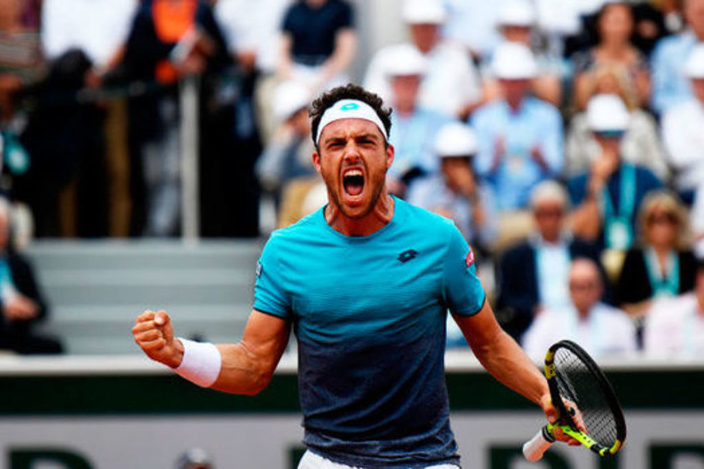 TENNIS- Roland Garros: Cecchinato si libera di De Minaur, sono cinque gli italiani ai sedicesimi a Parigi