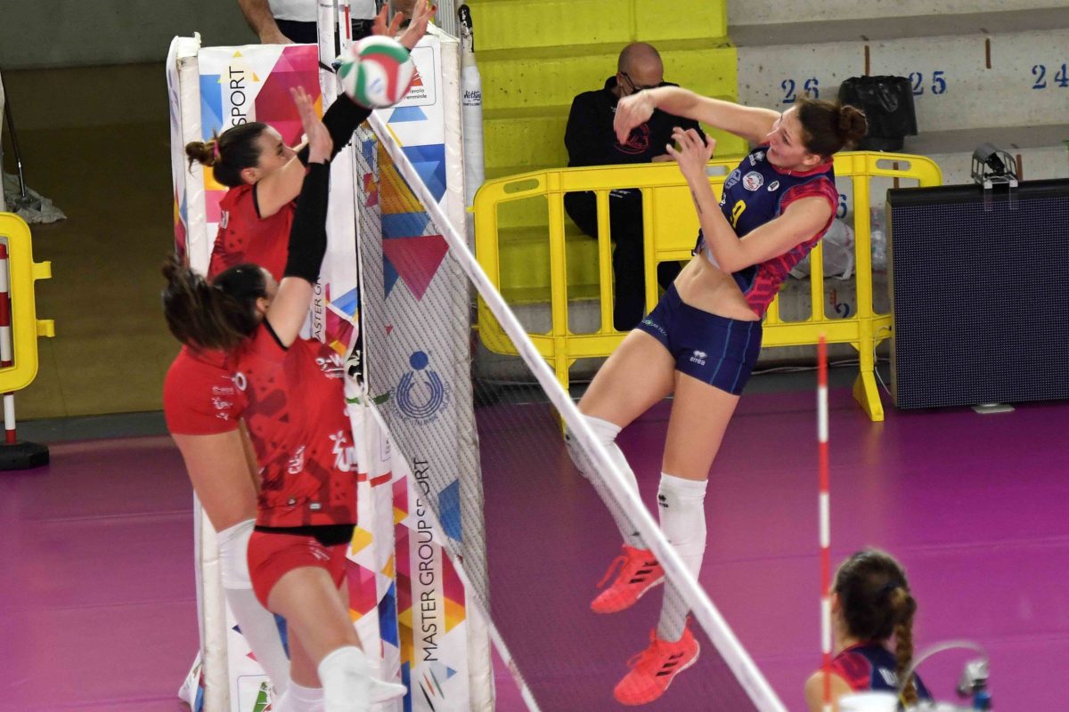 VOLLEY FEMMINILE SERIE A1- Reale Mutua Fenera Chieri- Savino Del Bene Scandicci 3-1 (22-25; 34-32; 25-17; 25-20)