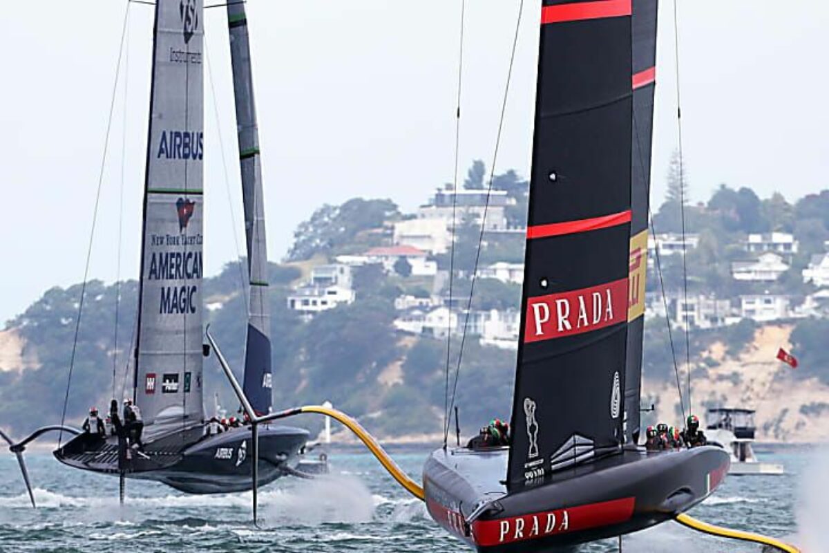 <span class="hot">Live <i class="fa fa-bolt"></i></span> Vela: Coppa America:…”incredibilmente”..si mette male !!  Regata 7 vinta nettamente da Team Emirates New Zeland; nell’8° Luna Rossa sbaglia una virata e vanificando un vantaggio di oltre 4 minuti, ne perdiamo 4 (!!) Emirates in vantaggio 5-3 !!