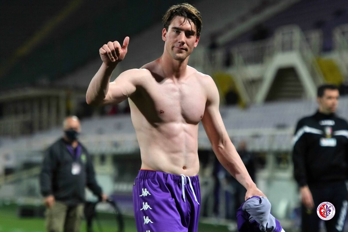 Fiorentina già virtualmente salva, annientata la Lazio. Super Vlahovic vola a 21 gol in campionato