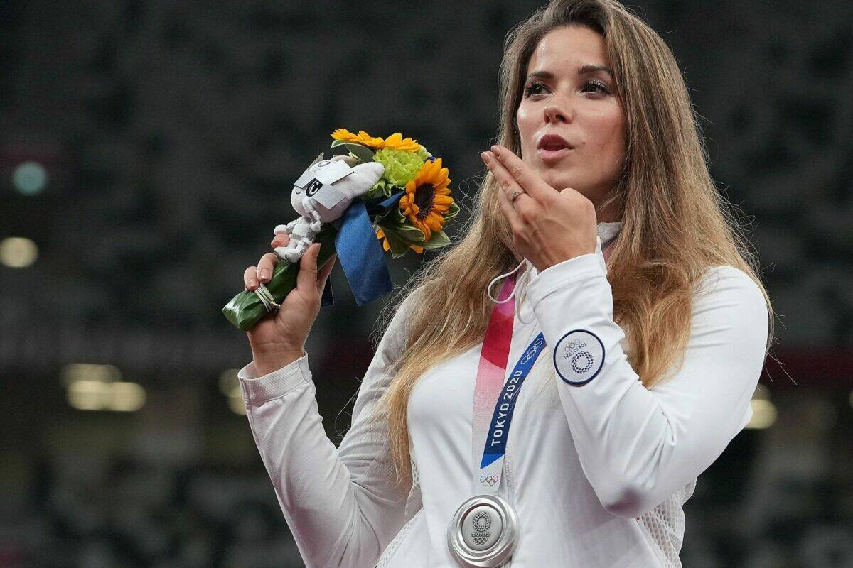 ATLETICA-Grande gesto della giavellottusta polacca, Maria Andrejczyk che mette alla’asta la sua medaglia d’argento per aiutare un bambino malato di cancro.