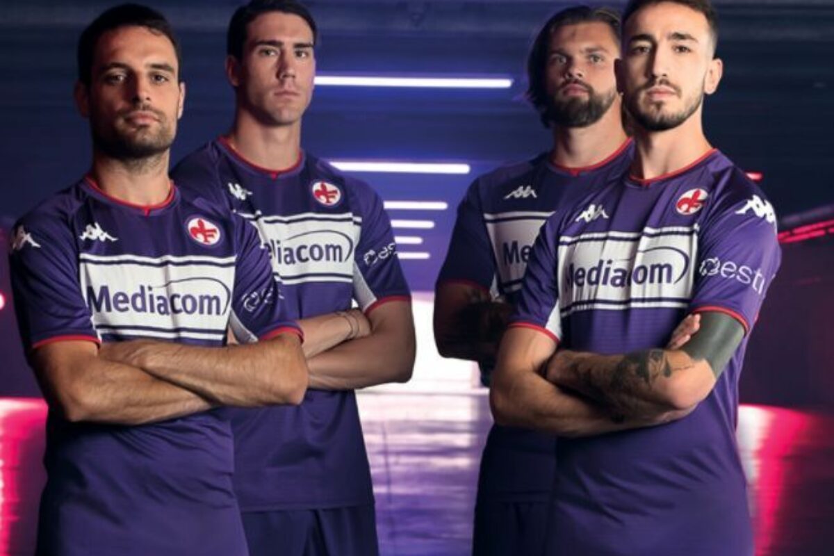 Fiorentina, presentate le nuove maglie da gioco (Foto)