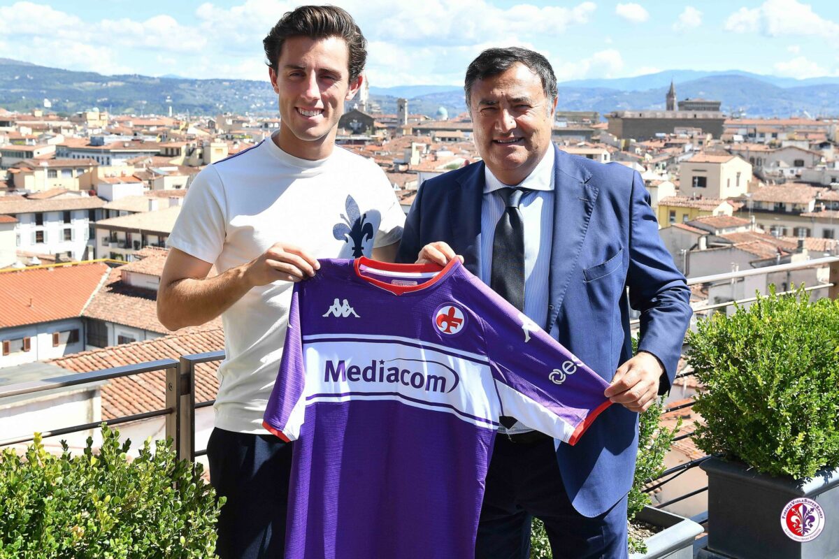 Calcio: la Fiorentina sta lavorando “alle costole”del Real Madrid per trattenere Odriozola in viola