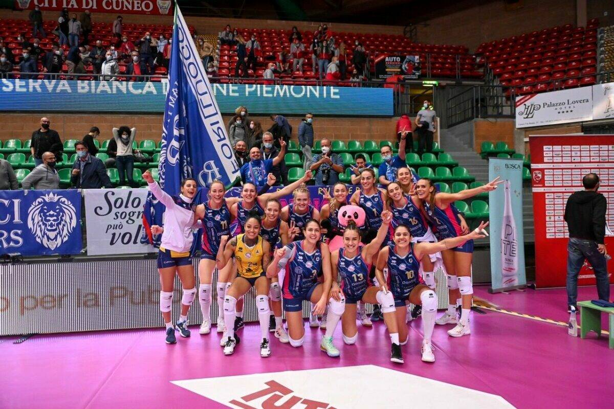 <span class="hot">Live <i class="fa fa-bolt"></i></span> VOLLEY FEMMINILE SERIE A1- Bosca San Bernardo Cuneo – Savino Del Bene Scandicci 0-3 (24-26, 23-25, 21-25)