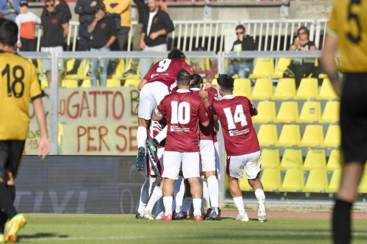 Calcio: Campionato Eccellenza Girone B : il Livorno smazza il tris ( 3-1) al Fucecchio ed è già in testa solitario a 6 punti.