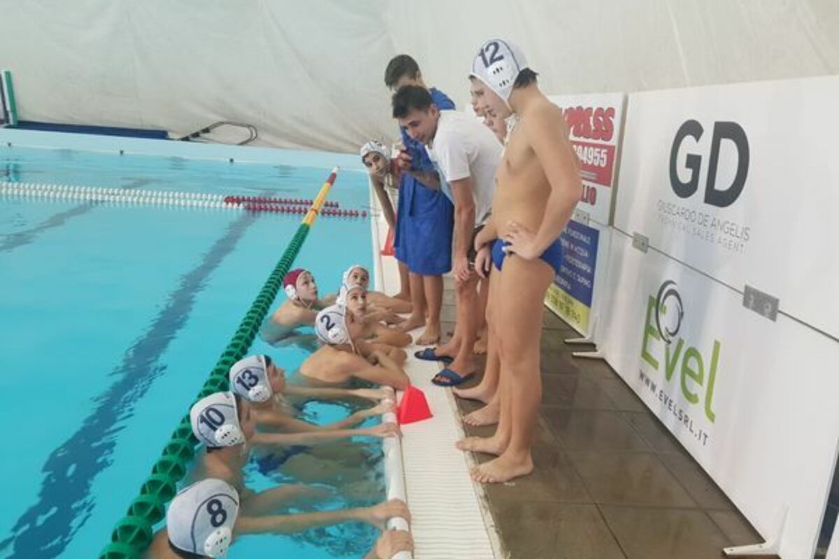 Pallanuoto: “Palombella biancorossa”: Le Rari Girls sconfitte a Catania; i ragazzi pareggiano ad Ancona; Coppa Campioni: vincono Recco e Brescia; le convocazioni azzurre per la Slovenia della World League.