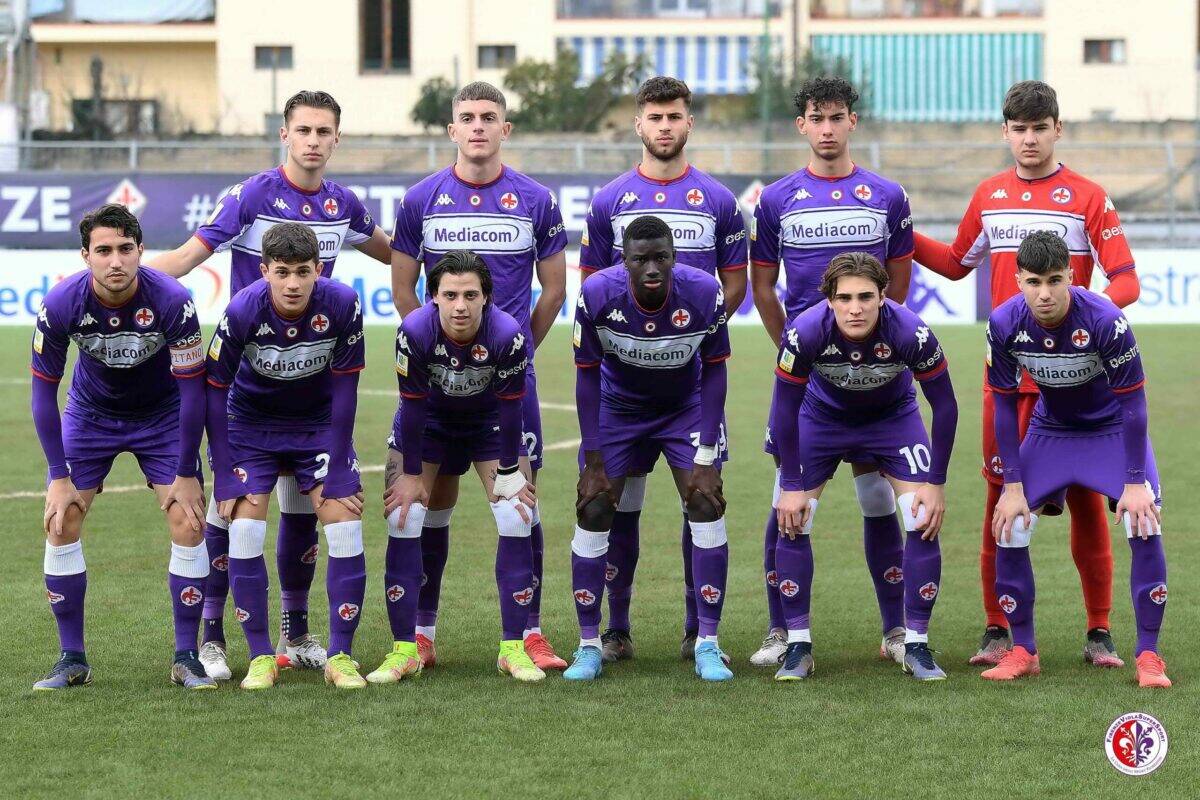 Calcio viola: il week del settore giovanile della Fiorentina: la Primavera a Vinovo contro la Juve finale durissimo 4-0 bianconero !!) L’Under 17″maramaldeggia” 4-1 a Torino col Toro; l’Under 15 si fa battere per la 1° volta 0-1 dal Bologna ( !!)L’Under 16 fa peggio..battuta anch’essa a Firenze 0-3 !!!