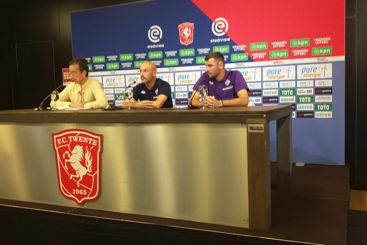 <span class="hot">Live <i class="fa fa-bolt"></i></span> CALCIO- La Conferenza Stampa di Vincenzo Italiano alla vigilia di Twente-Fiorentina