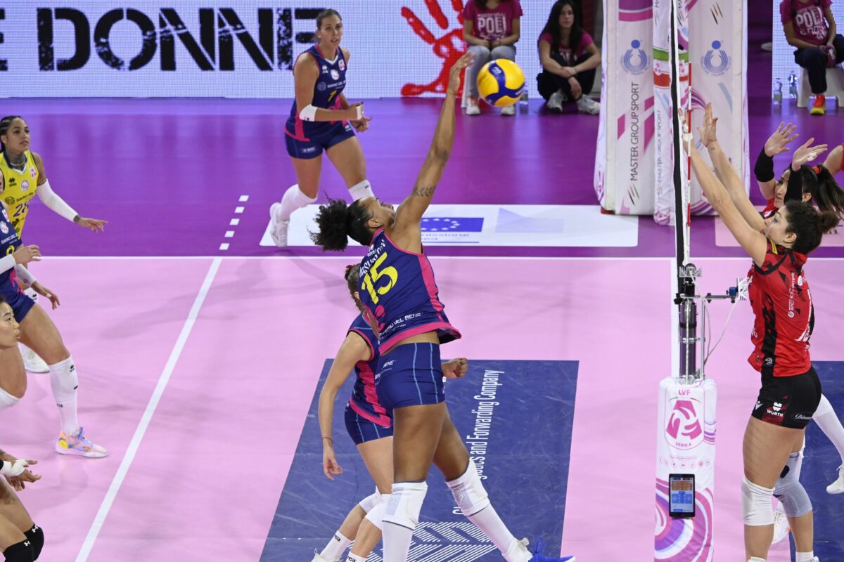 VOLLEY FEMMINILE SERIE A1- Savino Del Bene Scandicci- E-Work Busto Arsizio 2-3 (18-25; 25-20; 25-23; 11-25; 12-15)