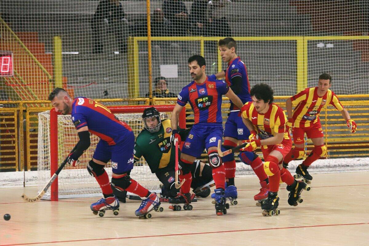 Pianeta Hockey a Rotelle: ULTIM ORA: Coppa Italia: delle nostre resta soloil Grosseto; in campionato vincono Follonica e Forte dei Marmi; pari del Grosseto; battuta Viareggio. Partite l’A2 e la Serie B