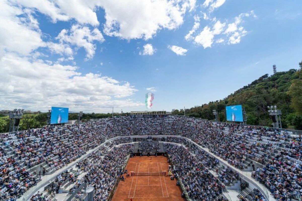 <span class="hot">Live <i class="fa fa-bolt"></i></span> Tennis: “Le Battute del Ballerini” in corso gli Internazionali d’Italia purtroppo ostacolati dal maltempo…OGGI UN GRANDE MUSETTI BATTE TIAFOE MA SINNER ESCE PER MANO DI CERUNDOLO…!!!!!!!.. Ieri  stop per  Cecchinato… oggi Sonego con Tsitsipas; News dal Challanger femminile del Match Ball Candeli,  Prato 39° Torneo Giovanile; News da Siena: parte il “Verbena Open”.