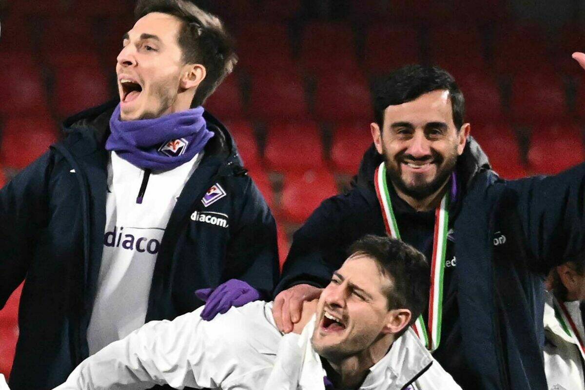 Calcio: Il week end viola:  Primavera 1 Si è cominciato  e proseguito “alla stra-grandissima” dai Quarti a Sassuolo: Fiorentina-Roma 3-3 ed eravamo in semifinale; Poi battevamo il Torino 1-0  (Kayode’) ed eravamo in finale (Venerdi 9 col Lecce sempre a Sassuolo  !!)  Tutti i play-Off: Under 17 ( Juventus  Fiorentina andata 3-1 ) e Under 16 ( Fiorentina Lazio 2-1 siamo in semifinale ); Amichevole per l’Under 15..