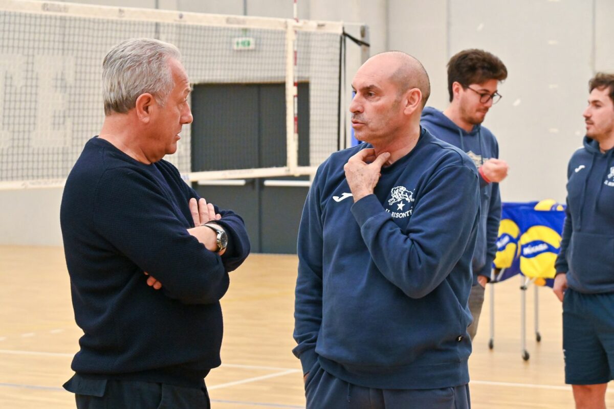 VOLLEY FEMMINILE SERIE A1- Julio Velasco, coach azzurro in visita al Bisonte