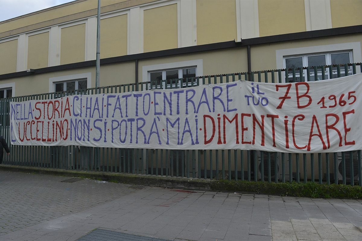 CALCIO- Striscioni e tante persone al “Franchi” davanti alla camera ardente di Kurt Hamrin