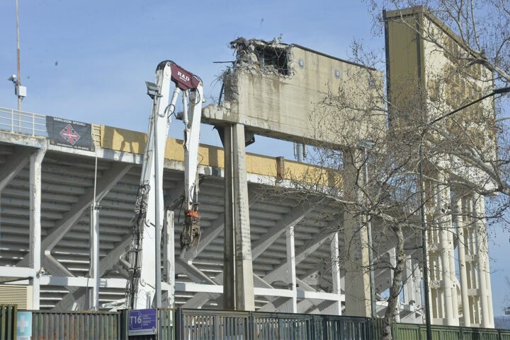 CALCIO- Iniziata la demolizione dello stadio ” Artemio Franchi”