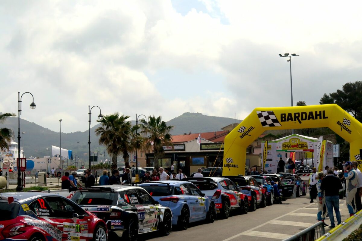 <span class="hot">Live <i class="fa fa-bolt"></i></span> Rallye: Si sta per partire per la 2 giorni del 57°Rallye Sportivo Elba /Bardhall: 1° Ps…
