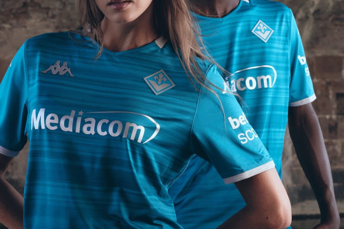 CALCIO Fiorentina-La terza maglia ispirata al Fiume Arno.