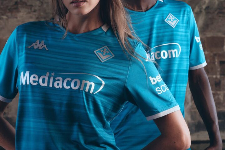 CALCIO Fiorentina-La terza maglia ispirata al Fiume Arno.