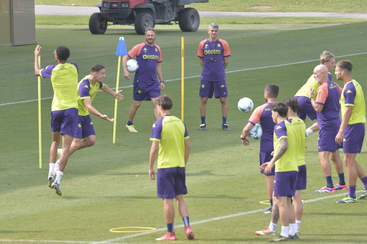 CALCIO CONFERENCE LEAGUE- Ultimo allenamento al Viola Park prima della partenza per Presov.