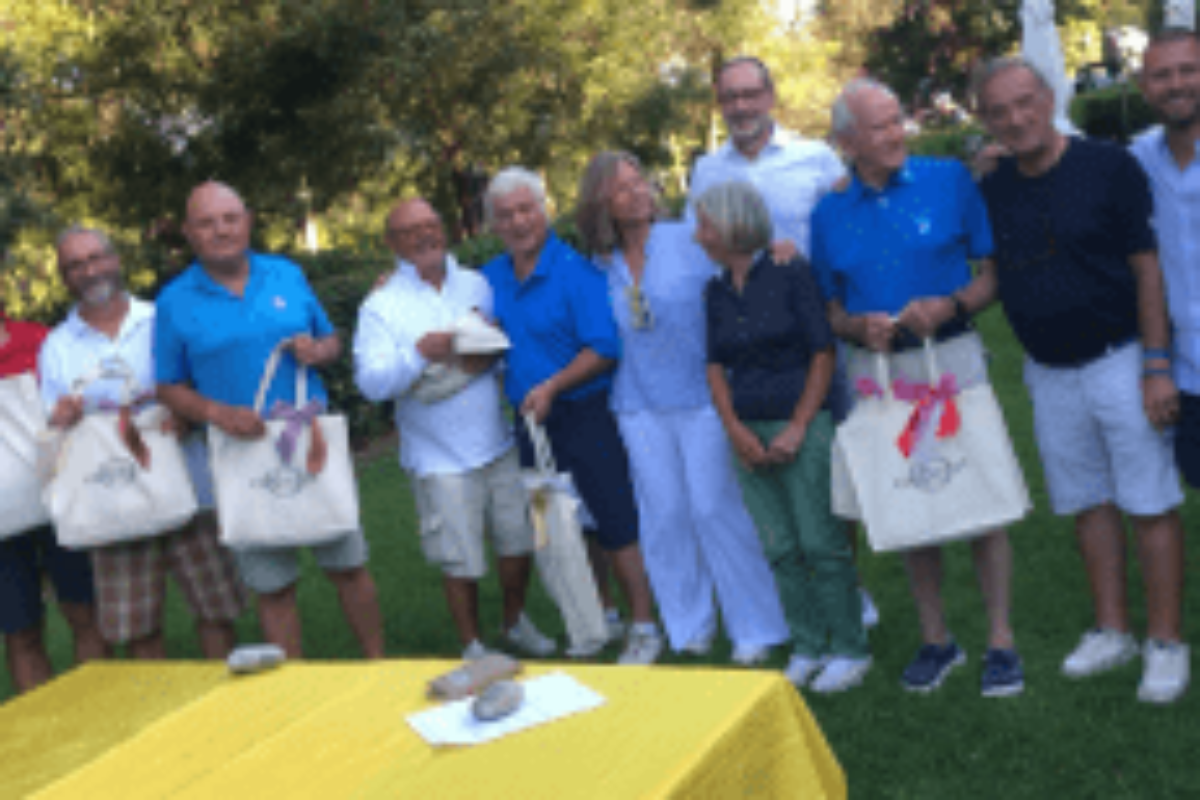 Le news dallo sport elbano: Speciale Golf Club Acquabona: si conclude una settimana pienissima; ha giocato anche il”vostro” Direttore…!! Vela: abbiamo premiato Cloe Bellosi; la Domenica conviviale degli Arcieri del Mare raggiunti da 2 belle notizie..