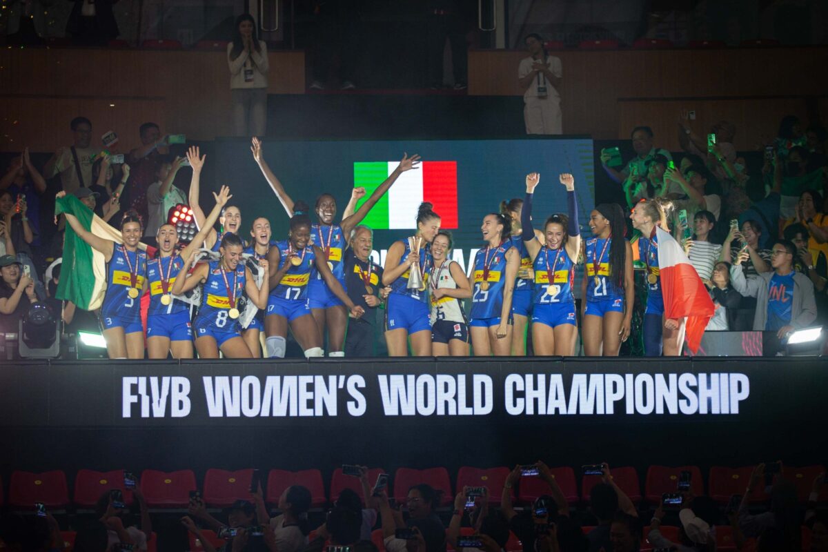 VOLLEY FEMMINILE MONDIALE- Le interviste alle Campionesse, a Velasco e al Presidente Manfredi.
