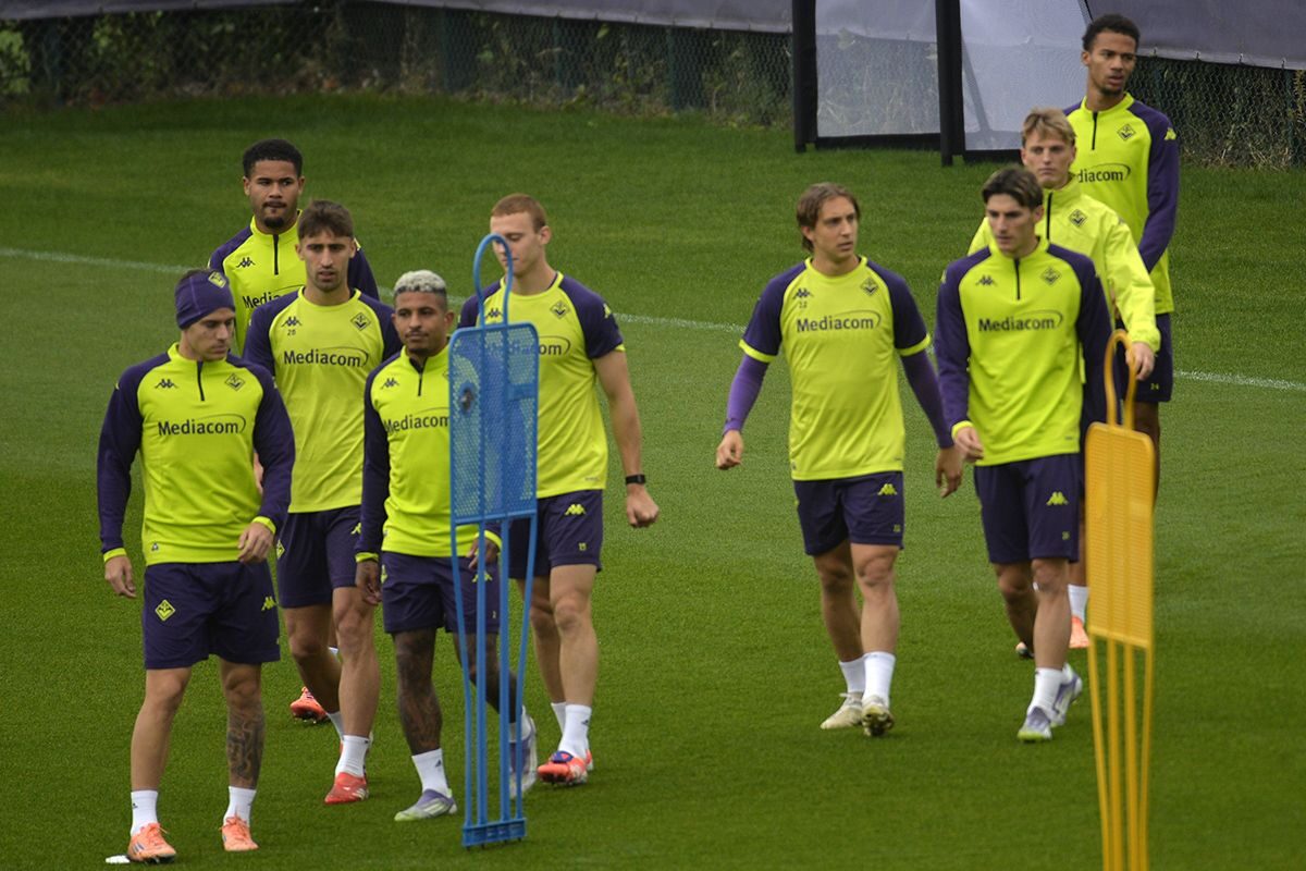 CALCIO CONFERENCE LEAGUE- Partenza della Fiorentina per Vienna senza Kean e Gosens.