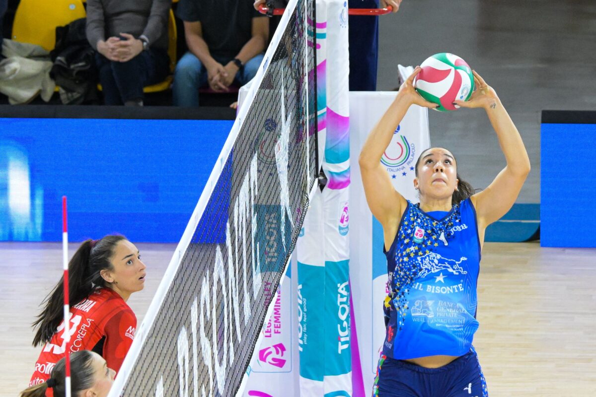 VOLLEY FEMMINILE SERIE A1- Il Bisonte, in tre set, cede a Chieri
