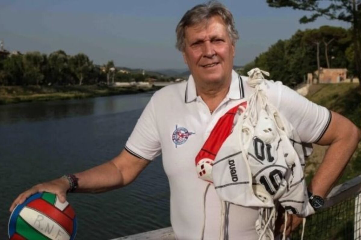 Calcio/Sociale Domenica prima di Rondinella-Sansovino ( Eccellenza Toscana Girone b) premiato Gianni De Magistris