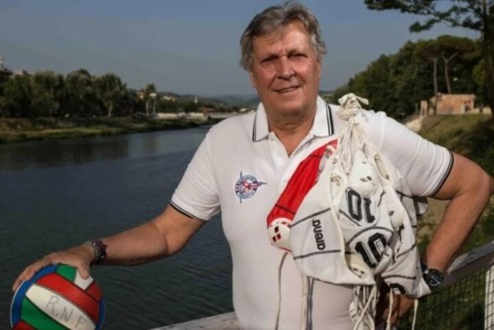 Calcio/Sociale Domenica prima di Rondinella-Sansovino ( Eccellenza Toscana Girone b) premiato Gianni De Magistris