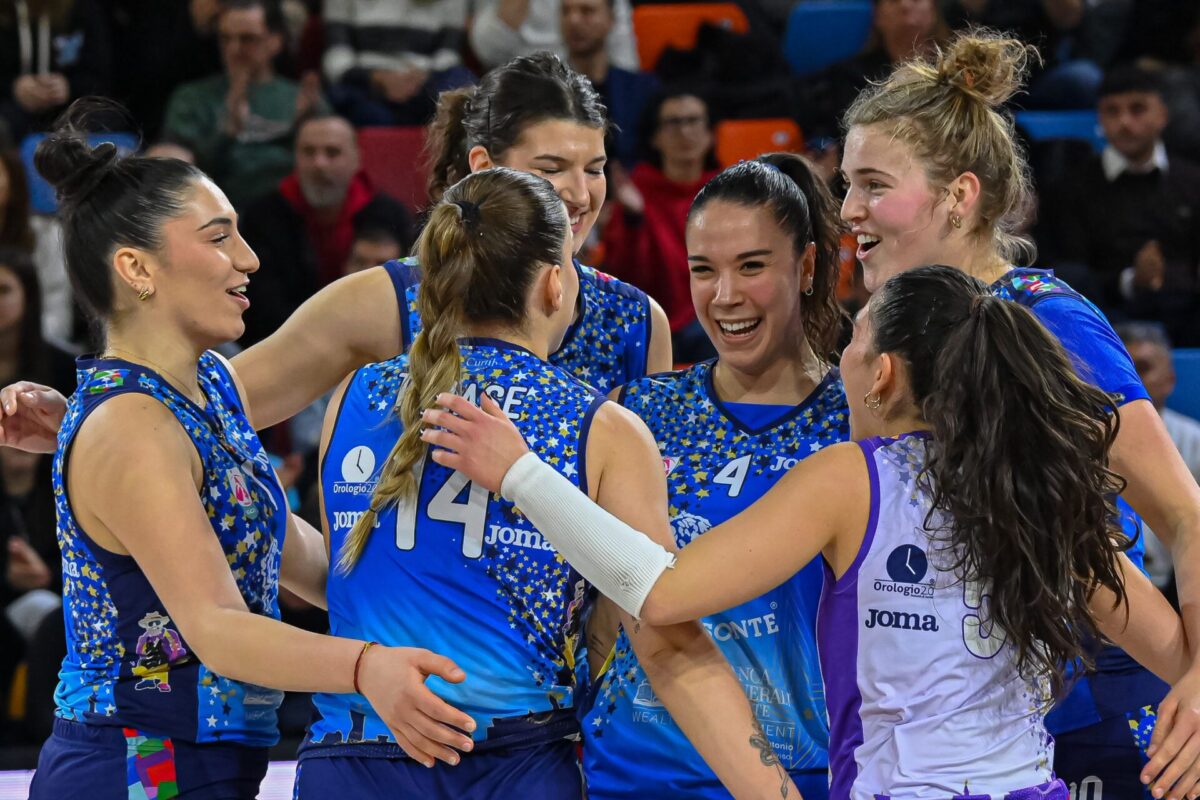 VOLLEY FEMMINILE SERIE A1- Il Bisonte vittoria da tre punti a Busto Arsizio