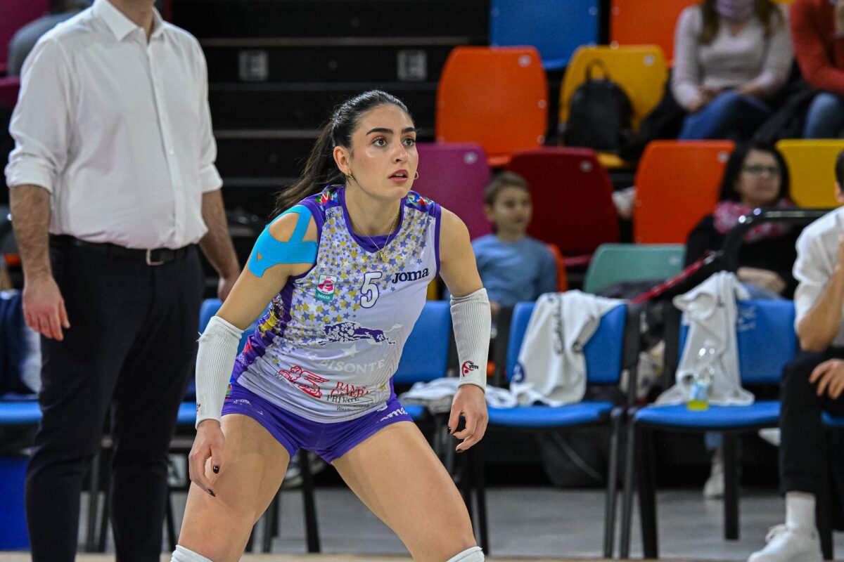 VOLLEY FEMMINILE- Ancora un anno al Bisonte Firenze il libero Sofia Valoppi