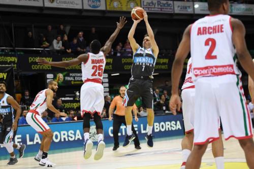 VANOLI CREMONA VS OPENJOBMETIS VARESE 09